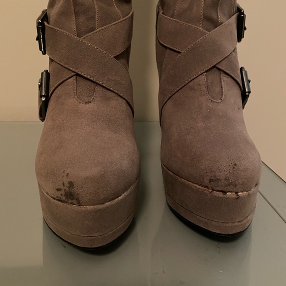 Belted & Chain Stiletto Suede Boot 👢 - Picture 12 of 16